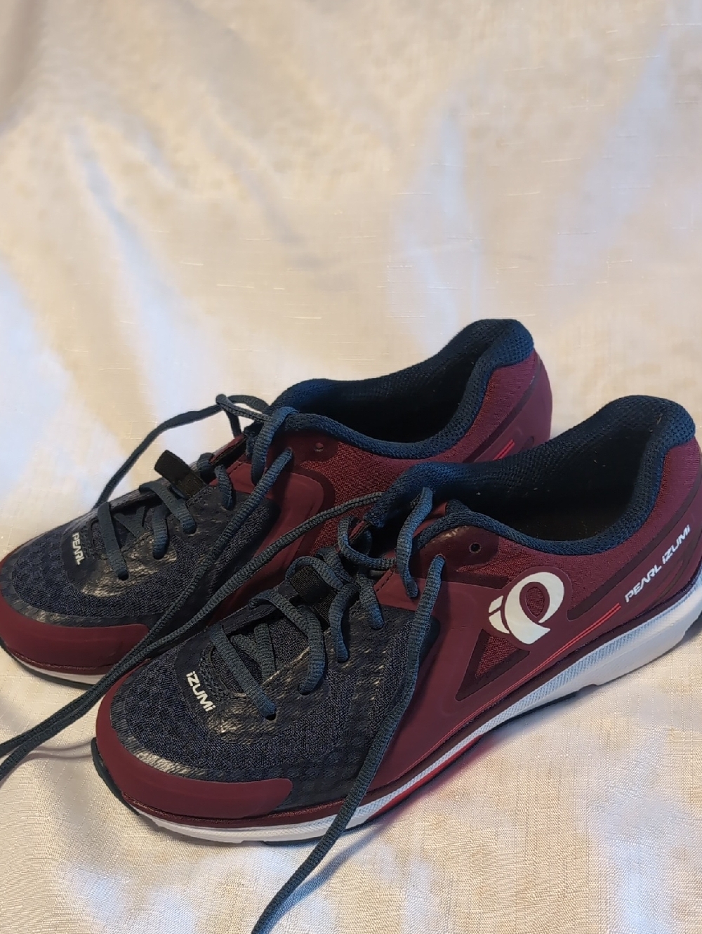 NWOT Pearl Izumi Women's Burgundy and Navy Cycling Shoes
